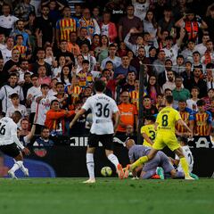 Lino reparte pan para hoy