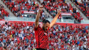PALMA DE MALLORCA, 01/05/2023.- El delantero albanés del Mallorca Vedat Muriqi celebra el primer gol ante el Athletic, durante el partido correspondiente a la jornada 32 de LaLiga Santander que RCD Mallorca y Athletic Club de Bilbao disputan este lunes en el Visit Mallorca Estadi de Palma de Mallorca. EFE/Cati Cladera