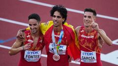 Katir celebra el bronce con Fontes y García Romo.