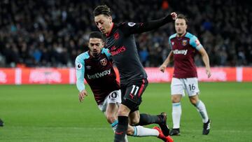Soccer Football - Premier League - West Ham United vs Arsenal - London Stadium, London, Britain - December 13, 2017 Arsenal's Mesut Ozil in action with West Ham United's Manuel Lanzini REUTERS/David Klein EDITORIAL USE ONLY. No use with unauthorized audio, video, data, fixture lists, club/league logos or "live" services. Online in-match use limited to 75 images, no video emulation. No use in betting, games or single club/league/player publications. Please contact your account representative for further details.