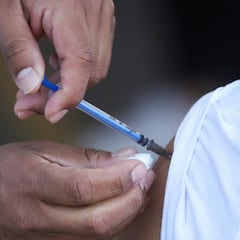 Dosis de refuerzo: los efectos secundarios más comunes de Pfizer y Moderna