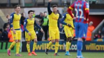 Giroud celebra el gol del Arsenal.