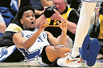 Cada acción en un partido de baloncesto universitario en Estados Unidos puede ser clave. Por eso, Jeremy Roch, escolta de los Duke Blue Devils, puso esa atónita mirada cuando le sancionaron con una falta en el segundo tiempo del duelo ante Wake Forest Demon Deacons. Aunque, al final, no fue grave: su equipo ganó 75-73.