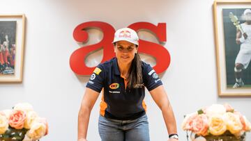 Laia Sanz visita la redacción de AS tras disputar su 13º Dakar.