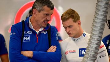 Guenther Steiner y Mick Schumacher. F1 2022.