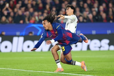 1-1. Centro de Marcus Rashfors que cabecea Jules Koundé para mandar el balón al fondo de la portería de Michael Zetterer.