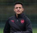 Alexis estará ante Everton y se ilusiona en brillar con Lacazette