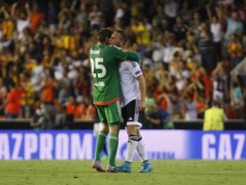 2-1. Mustafi y Ryan celebraron el segundo tanto de Dani Parejo.