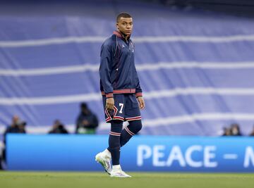 Mbappé en el terreno de juego antes del partido