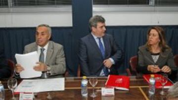 Alejandro Blanco, Miguel Cardenal y Ana Mu&ntilde;oz, durante la reuni&oacute;n del ADO en el COE.