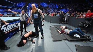 Erick Rowan ataca a Roman Reigns y Daniel Bryan durante SmackDown.