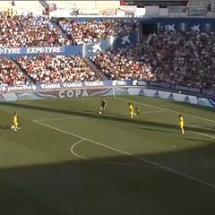 Fue entrar y besar el santo: el golazo de Alex Silvestre con una rosca de escándalo