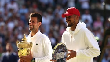 Djokovic y Kyrgios, con los trofeos.