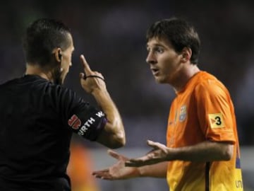 Partido de Liga entre el Deportivo de La Coruña y el Barcelona el 20 de octubre de 2012. Messi discute con Paradas Romero. 
