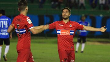 Rubén Herráiz Alcaraz 'Rufo' celebra con Víctor Álvarez un gol.