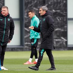 Sancet y Berenguer se incorporan al grupo apuntando al derbi ante la Real