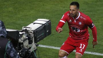 Futbol, Curico Unido vs Union La Calera. Octava fecha, campeonato Nacional 2020.. El jugador de Union la Calera Christian Vilches, centro, celebra con sus compaeros su gol contra Curico Unido durante el partido de primera division realizado en el estadio La Granja, Curico, Chile. 30/08/2020 Jose Robles/Photosport Football, Curico Unido vs Union La Calera. 8th date, first round Championship 2020. Union La Calera's player Christian Vilches, center, celebrates with teammates after scoring against Curico Unido during the first division football match held at the La Granja stadium in Curico, Chile. 30/08/2020 Jose Robles/Photosport