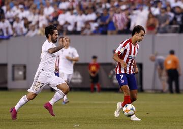 Isco y Joao F¨¦lix.
