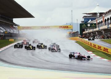 Lance Stroll consiguió mantener la primera posición, mientras que Max Verstappen tuvo graves problemas para abrir gas en los primeros metros.