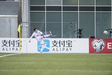 1-2. Klaemint Olsen marcó el primer gol tras cabezear Odmar Faero un saque de esquina de Brandur Hendriksson.