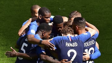 France's players celebrate scoring during the Russia 2018 World Cup Group C football match between France and Australia at the Kazan Arena in Kazan on June 16, 2018. / AFP PHOTO / Luis Acosta / RESTRICTED TO EDITORIAL USE - NO MOBILE PUSH ALERTS/DOWN