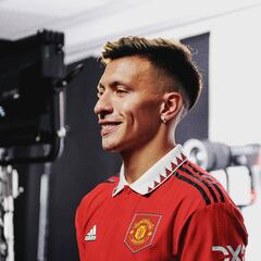 Why did it take Man United so long to confirm Lisandro?