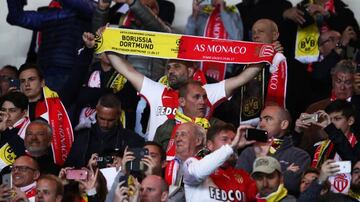 Fans watch the UEFA Champions League Quarter Final second leg match between AS Monaco and Borussia Dortmund at Stade Louis II on April 19, 2017 in Monaco, Monaco.