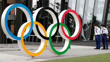 FILE PHOTO: Security personnel stand guard near the Olympic rings monument during a rally by anti-Olympics protesters outside the Japanese Olympic Committee headquarters, in Tokyo, Japan May 18, 2021. REUTERS/Issei Kato/File Photo