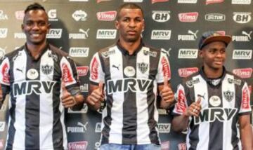 Frickson Erazo: El defensor (al medio) protagonizó el mercado de pases en Sudamérica y llegó a reforzar la zaga de Atlético Minero para la Copa.