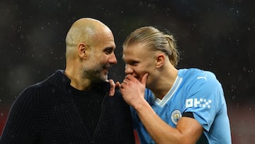 Soccer Football - Premier League - Manchester United v Manchester City - Old Trafford, Manchester, Britain - October 29, 2023   Manchester City's Erling Braut Haaland celebrates with manager Pep Guardiola after the match REUTERS/Molly Darlington NO USE WITH UNAUTHORIZED AUDIO, VIDEO, DATA, FIXTURE LISTS, CLUB/LEAGUE LOGOS OR 'LIVE' SERVICES. ONLINE IN-MATCH USE LIMITED TO 45 IMAGES, NO VIDEO EMULATION. NO USE IN BETTING, GAMES OR SINGLE CLUB/LEAGUE/PLAYER PUBLICATIONS.