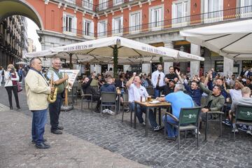 Spurs fans quaff a few pre-match beers on Madrid's Plaza Mayor