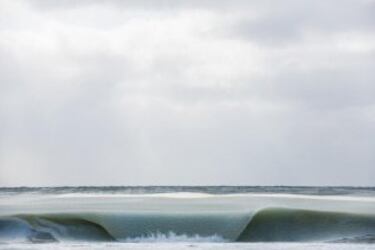 Preciosas olas casi congeladas