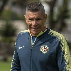 Alfredo Tena: “Es injusto que comparen a Óscar Jiménez con Ochoa y Marchesín”