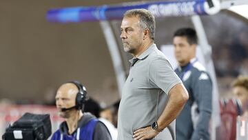 Monaco (Monaco), 19/09/2024.- Barcelona head coach Hansi Flick watches from the touchline during the UEFA Champions League match between AS Monaco and Barcelona in Monaco, 19 September 2024.