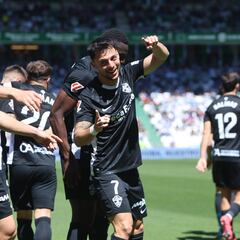 Dituro y Rashani hacen que el Elche sueñe despierto en Córdoba