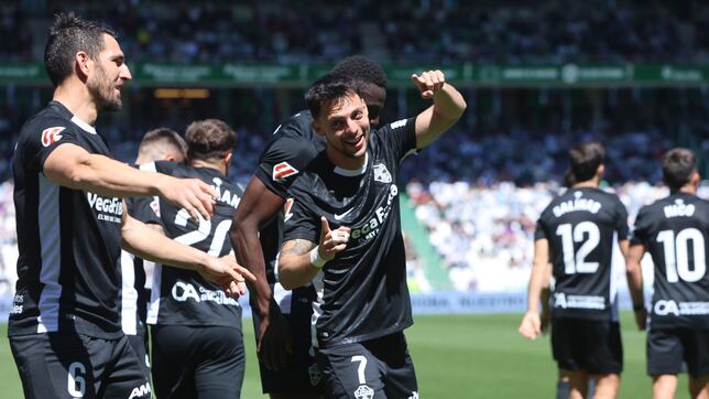 El Elche quiere salir reforzado de El Plantío hacia Primera