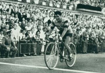 Primer ganador español de una etapa del Giro: en 1955 en Roma.