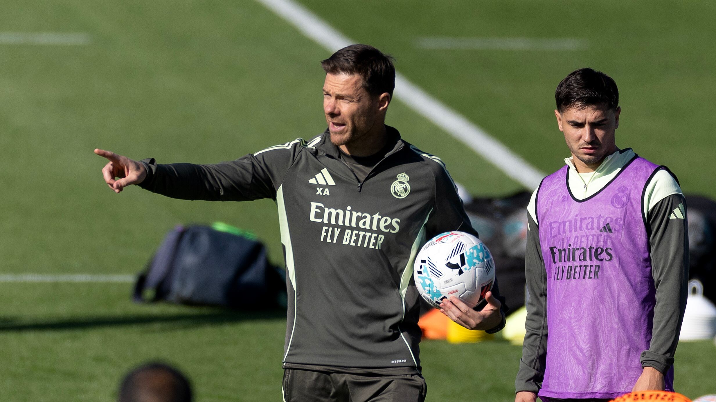 عودة فيرلاند ميندي إلى تدريبات ريال مدريد واستمرار غياب عدد من اللاعبين بسبب الإصابات