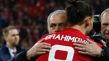 Manchester United&#039;s Swedish striker Zlatan Ibrahimovic embraces Manchester United&#039;s Portuguese manager Jose Mourinho