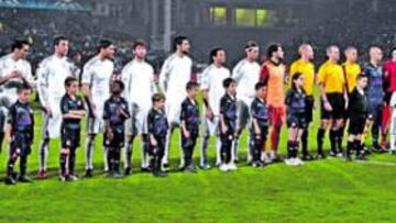 "La afición anima, pero no juega", dicen los hinchas del Lyon