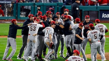 PHILADELPHIA, PENNSYLVANIA - OCTOBER 24: Corbin Carroll #7 of the Arizona Diamondbacks (center) celebrates with teammates after beating the Philadelphia Phillies 4-2 in Game Seven of the Championship Series at Citizens Bank Park on October 24, 2023 in Philadelphia, Pennsylvania. Rich Schultz/Getty Images/AFP (Photo by Rich Schultz / GETTY IMAGES NORTH AMERICA / Getty Images via AFP)
