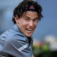 Thiem evita el quirófano y acelera para volver al tenis