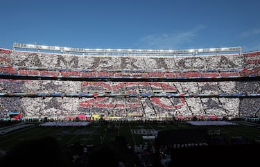 Vista general del Levi's Stadium de Santa Clara, California, en el momento del himno estadounidense.