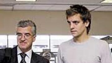 <b>BUENAS NOTICIAS. </b>El doctor Bergfeld, Francisco Forriol, experto en biomecánica, Woodgate y Alfonso del Corral, felices tras el diagnóstico.