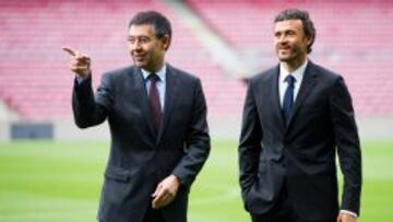 Luis Enrique, en el Camp Nou junto a Bartomeu.