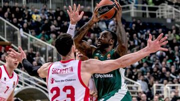 EPA9349. ATENAS (GRECIA), 08/02/2018.- El alero estadounidense del Panathinaikos K.C Rivers (d) se enfrenta a la defensa del ala-pívot georgiano del Baskonia, Tornike Shengelia (i), durante el encuentro de Euroliga entre el Panathinaikos y el Baskonia Vitoria disputado en el OAKA de Atenas (Grecia) hoy, 8 de febrero de 2018. EFE/ Panagiotis Moschandreou