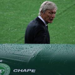 Pékerman: Hay jugadores que pueden quedarse en Selección