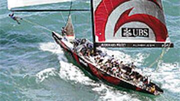 <b>GANADOR SIN MAR.</B> El barco suizo Alinghi ganó la Copa América 2003.