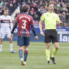 El Huesca pide explicaciones al Comité Técnico de Árbitros