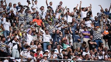 La afición del Ceuta se hizo notar en Cádiz.